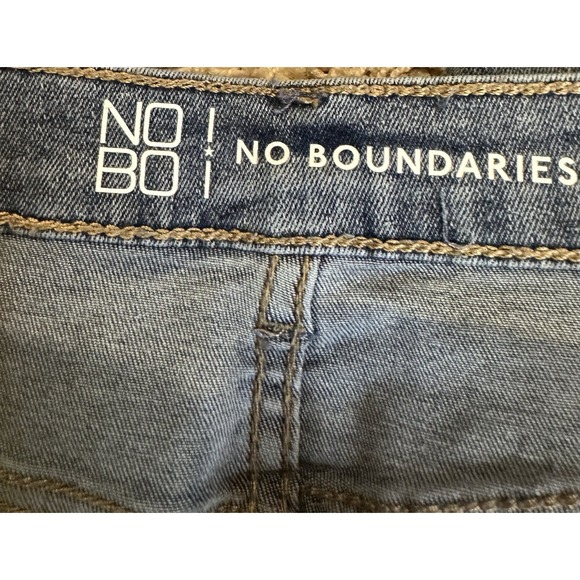 No Boundaries Women's Distressed Flare Jeans Size 17 - Medium Wash - Picture 3 of 8